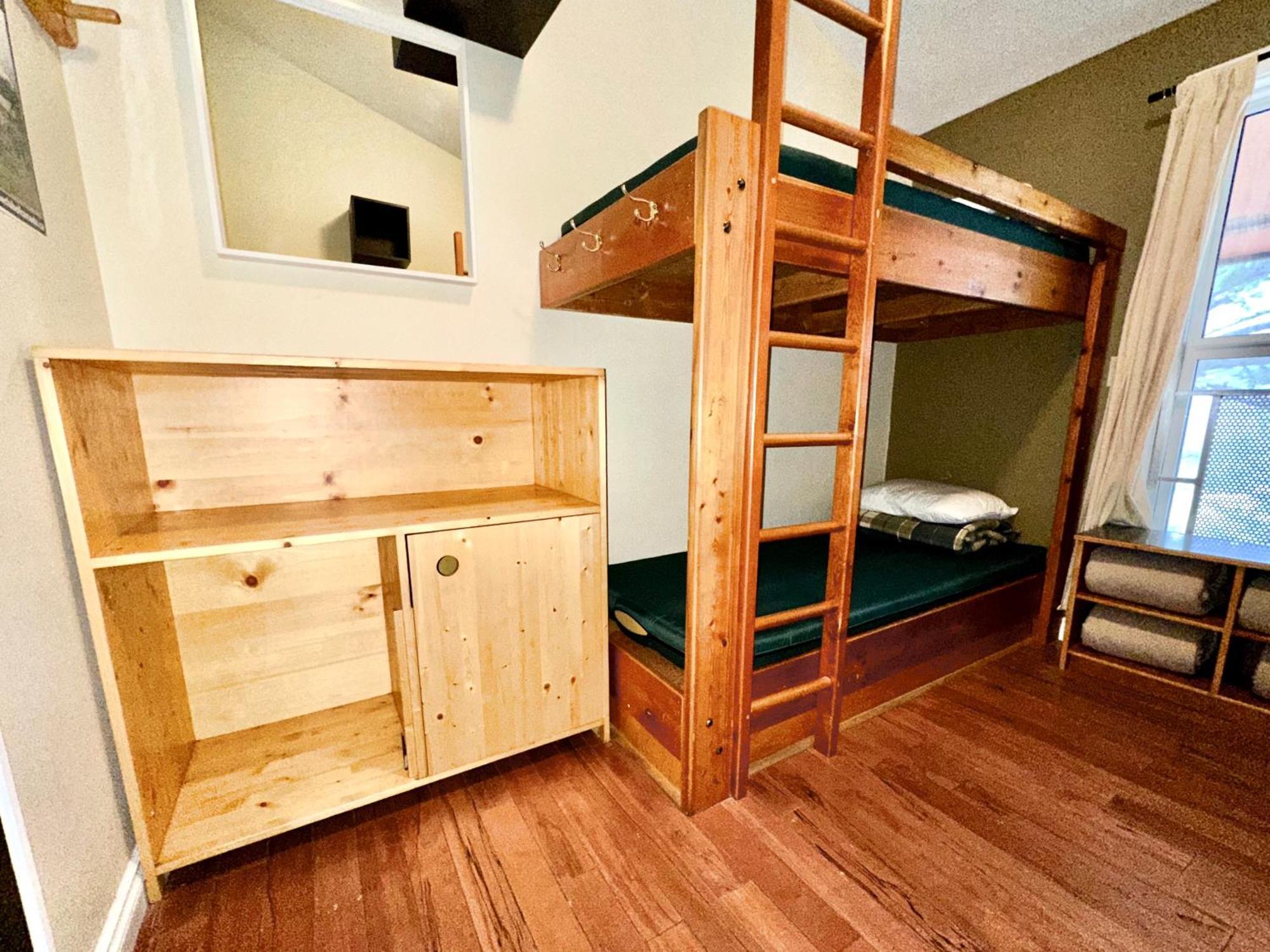 Canmore Alpine Hostel - Alpine Club Of Canada 외부 사진