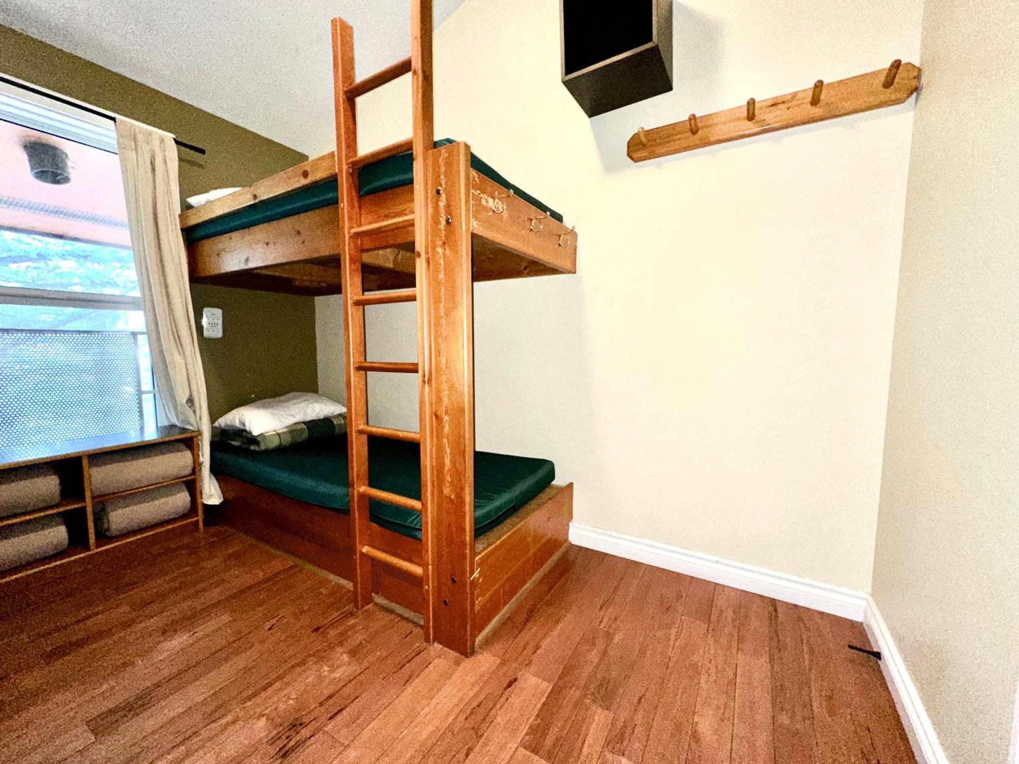 Canmore Alpine Hostel - Alpine Club Of Canada 외부 사진