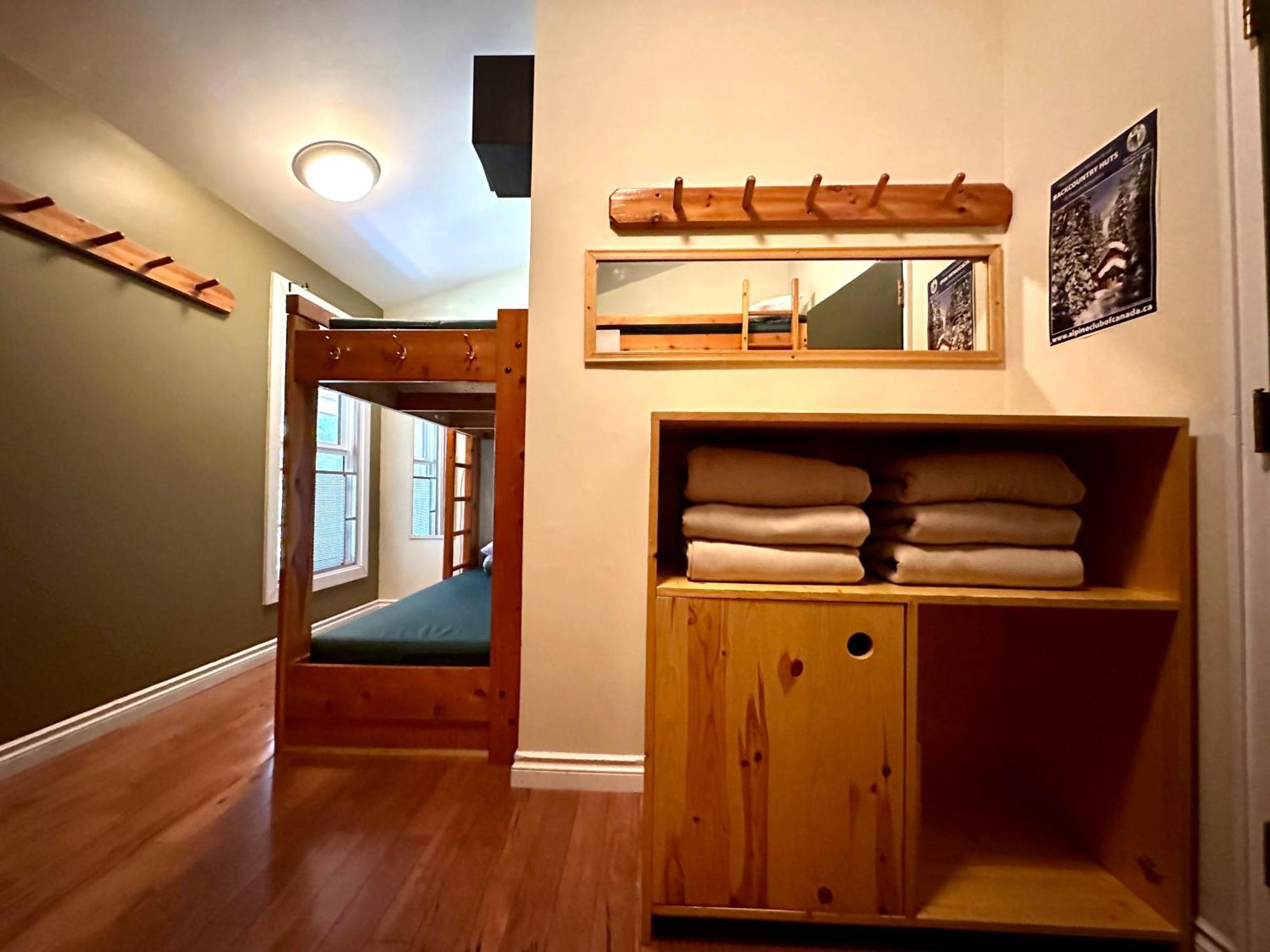 Canmore Alpine Hostel - Alpine Club Of Canada 외부 사진