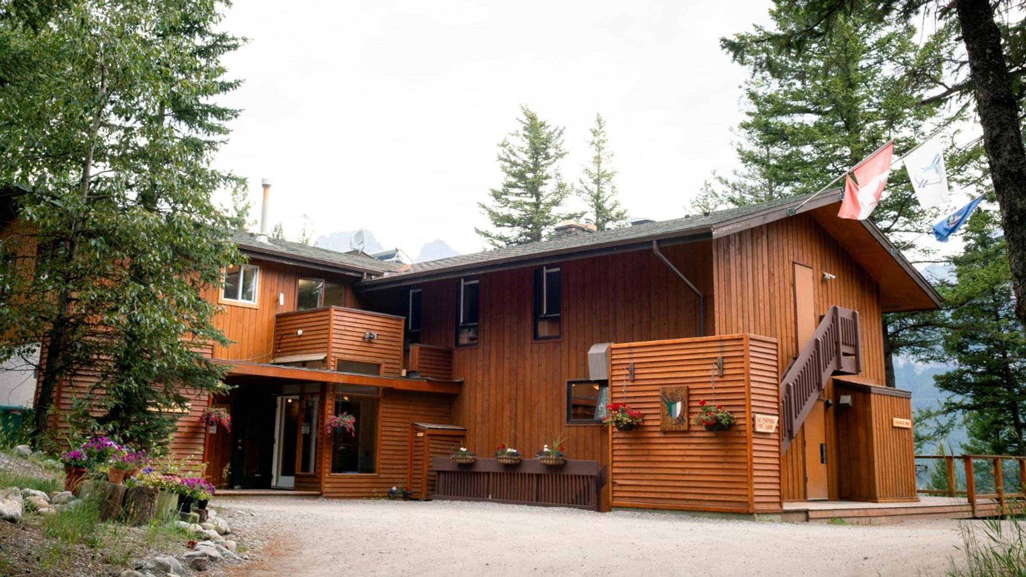 Canmore Alpine Hostel - Alpine Club Of Canada 외부 사진
