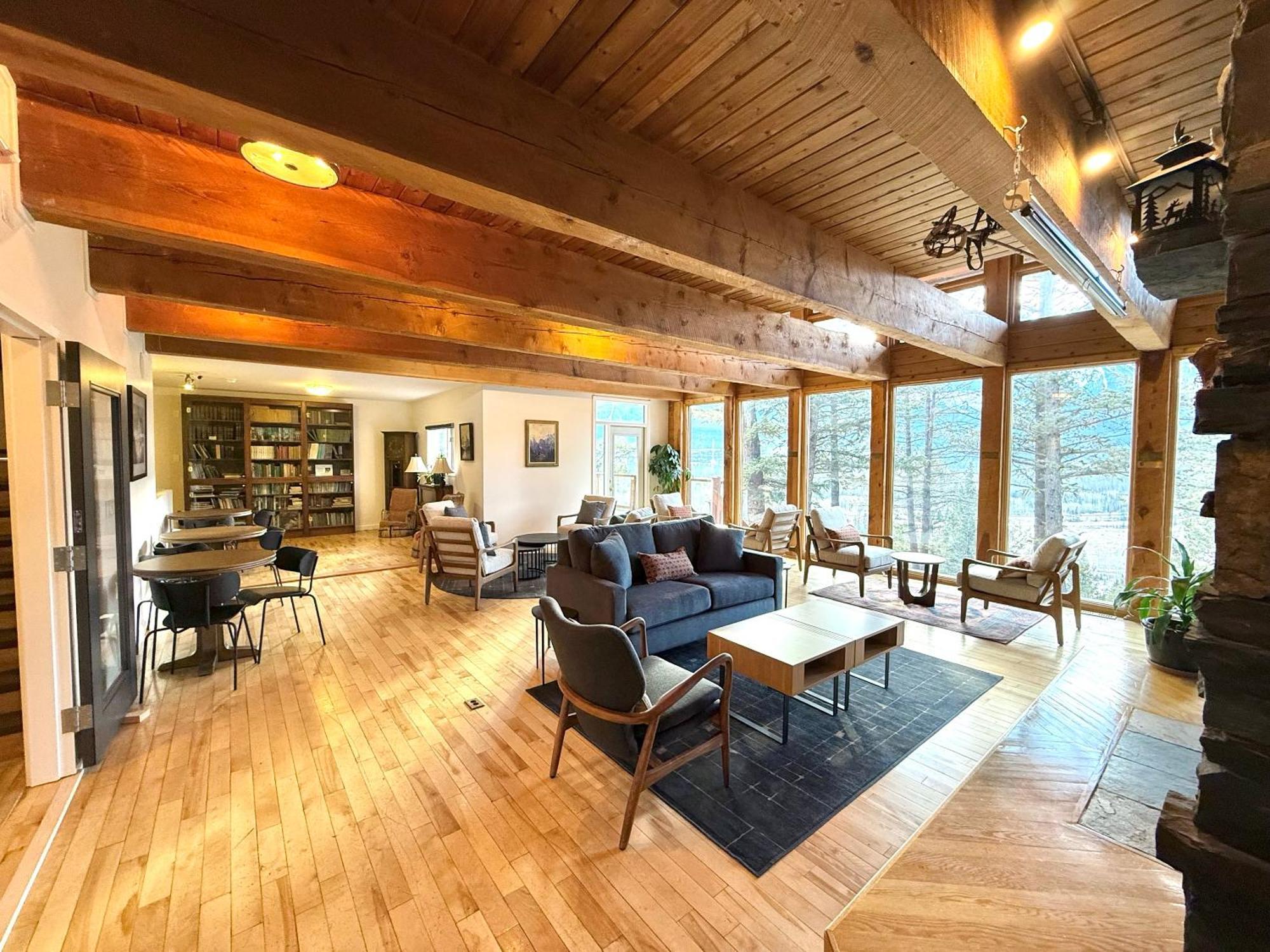 Canmore Alpine Hostel - Alpine Club Of Canada 외부 사진